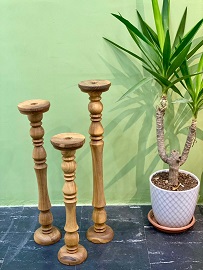 شمعدان کنار سالنی با چوب گردو
